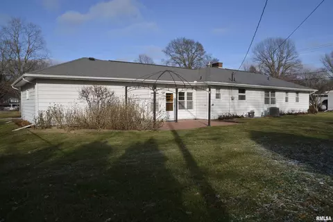 Exterior - 703 E Franklin St, Macomb, IL 61455 photo 4 of 6