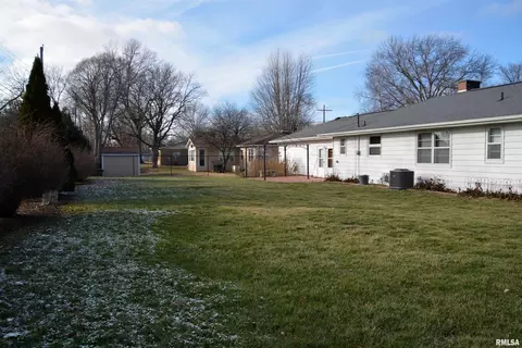 Exterior - 703 E Franklin St, Macomb, IL 61455 photo 5 of 6