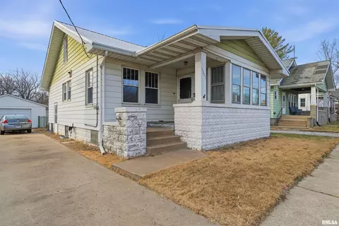 2005 N Prospect Rd, Peoria, IL 61603