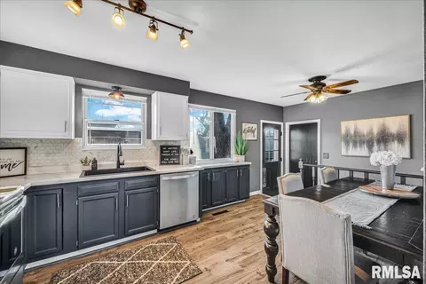Kitchen - 5508 E Captain Rd, Chillicothe, IL 61523 photo 1 of 4