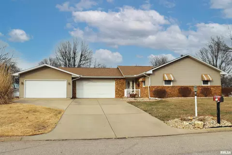27 Harvester Rd, Canton, IL 61520