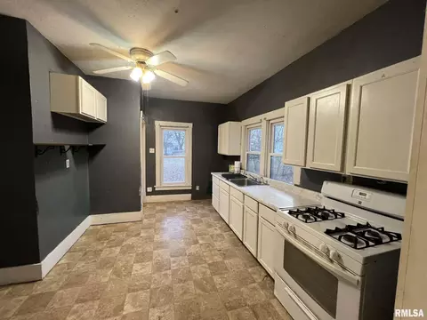 515 E Pierce St, Macomb, IL 61455 photo 6