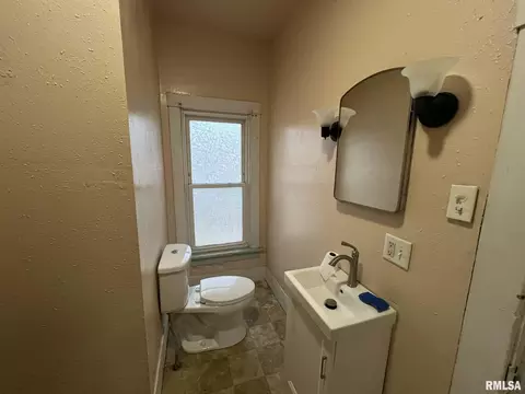 515 E Pierce St, Macomb, IL 61455 photo 9