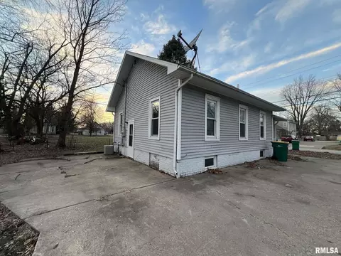 515 E Pierce St, Macomb, IL 61455 photo 3