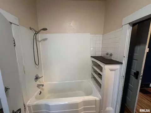 515 E Pierce St, Macomb, IL 61455 photo 8