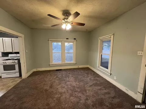 515 E Pierce St, Macomb, IL 61455 photo 4