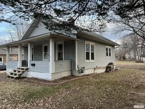 515 E Pierce St, Macomb, IL 61455 photo 2