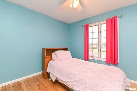 Bedroom - 705 N Crestview Dr, Metamora, IL 61548 photo 3 of 9