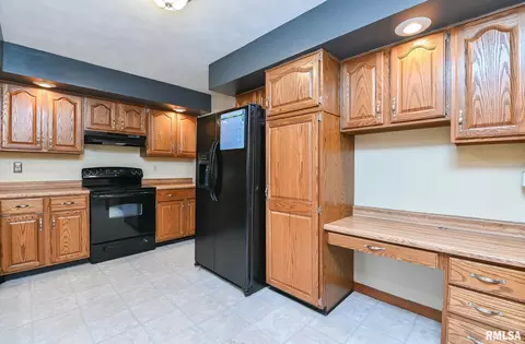 Kitchen - 705 N Crestview Dr, Metamora, IL 61548 photo 2 of 4