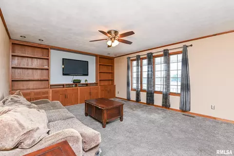Living - 705 N Crestview Dr, Metamora, IL 61548 photo 2 of 4