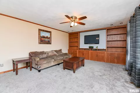 Living - 705 N Crestview Dr, Metamora, IL 61548 photo 1 of 4