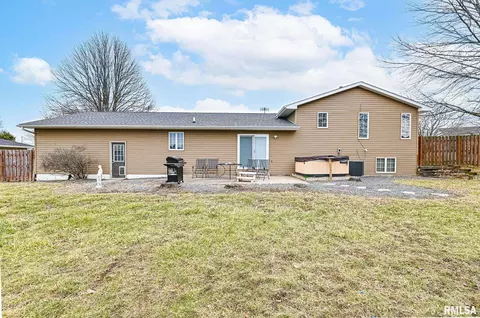 Exterior - 705 N Crestview Dr, Metamora, IL 61548 photo 3 of 5