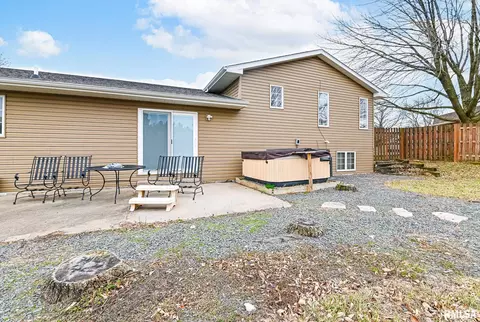 Exterior - 705 N Crestview Dr, Metamora, IL 61548 photo 4 of 5