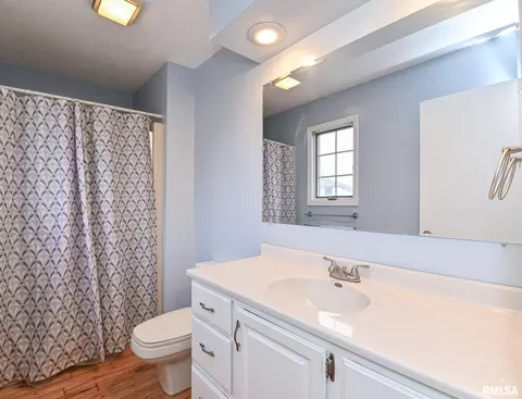 Bath - 705 N Crestview Dr, Metamora, IL 61548 photo 1 of 4