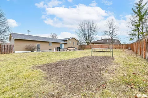 Exterior - 705 N Crestview Dr, Metamora, IL 61548 photo 2 of 5