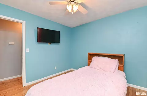 Bedroom - 705 N Crestview Dr, Metamora, IL 61548 photo 4 of 9