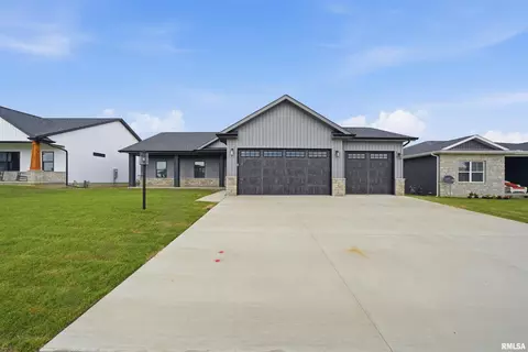 1315 W Hillcrest Dr, Chillicothe, IL 61523