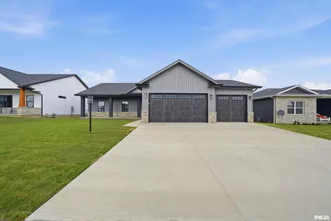 1315 W Hillcrest Dr, Chillicothe, IL 61523