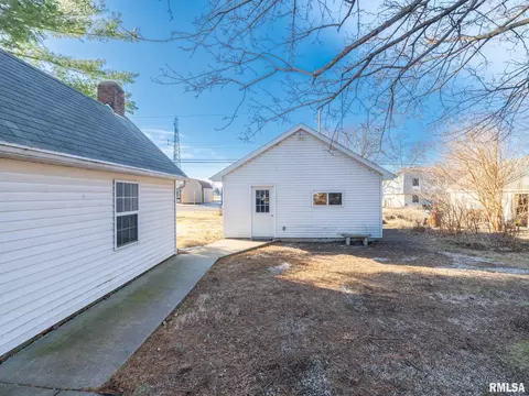 Exterior - 407 N 3rd St, Dunlap, IL 61525 photo 4 of 9