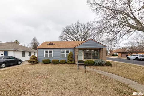 901 W Forrest Hill Ave, Peoria, IL 61604