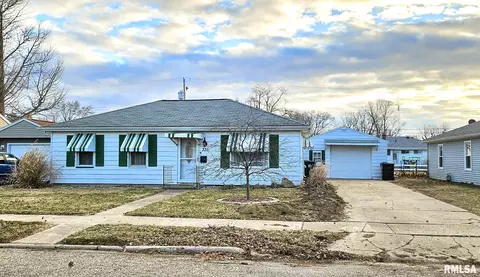 335 Iris Ct, Canton, IL 61520
