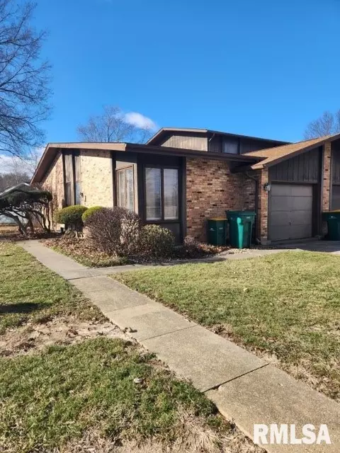 1 Cedar Dr, Macomb, IL 61455