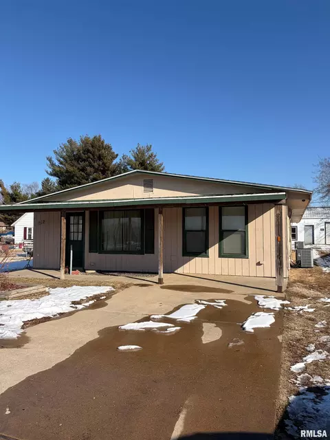 1512 Spring Bay Rd, East Peoria, IL 61611