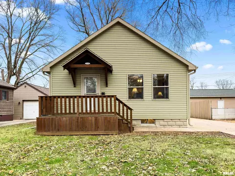 1320 S 10th St, Pekin, IL 61554