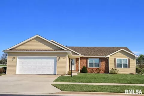 1224 Parkview Dr, Eureka, IL 61530