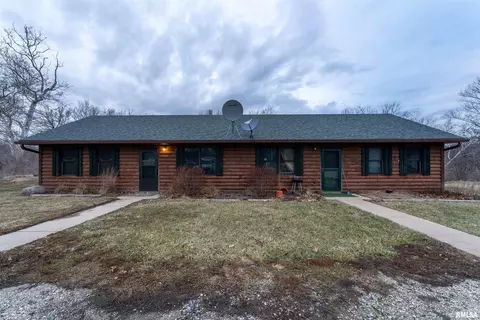215 W Valley View Dr, Canton, IL 61520