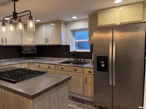 707 Forrest St, Benton, IL 62812 photo 18
