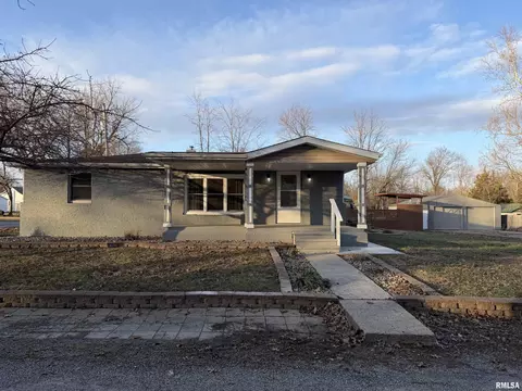 707 Forrest St, Benton, IL 62812 photo 4
