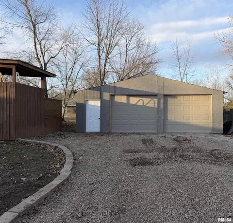 707 Forrest St, Benton, IL 62812 photo 10