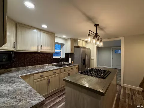707 Forrest St, Benton, IL 62812 photo 17