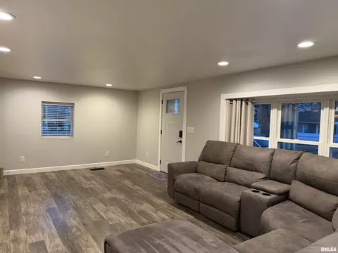 707 Forrest St, Benton, IL 62812 photo 15