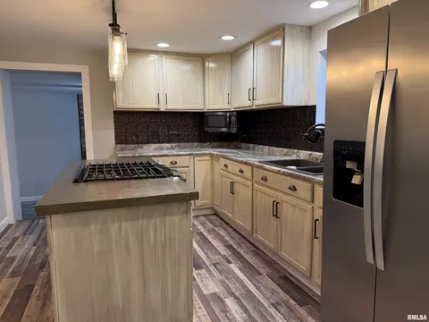 707 Forrest St, Benton, IL 62812 photo 23