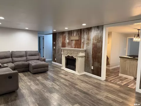 707 Forrest St, Benton, IL 62812 photo 14
