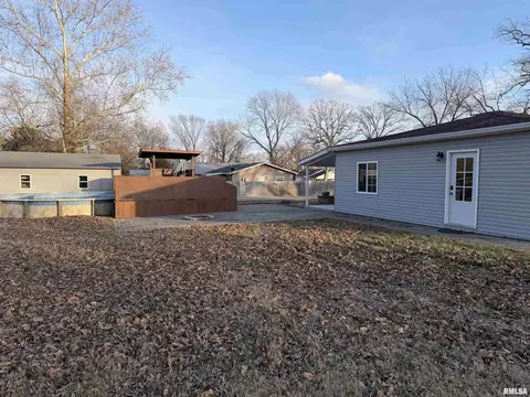 707 Forrest St, Benton, IL 62812 photo 7