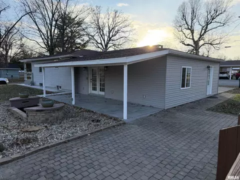 707 Forrest St, Benton, IL 62812 photo 11
