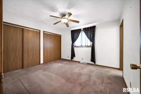 Bedroom - 1215 E Sycamore St, Canton, IL 61520 photo 1 of 4