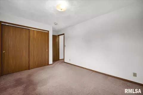 Bedroom - 1215 E Sycamore St, Canton, IL 61520 photo 4 of 4