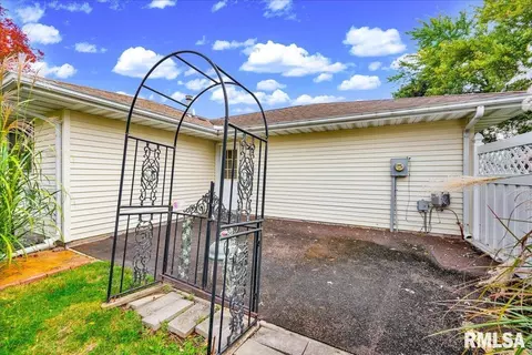 Exterior - 1215 E Sycamore St, Canton, IL 61520 photo 5 of 5