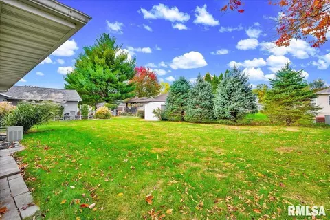 Exterior - 1215 E Sycamore St, Canton, IL 61520 photo 2 of 5