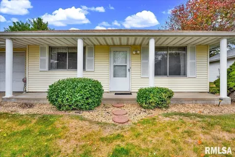 Exterior - 1215 E Sycamore St, Canton, IL 61520 photo 1 of 5