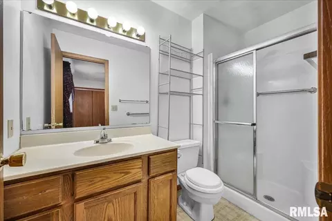 Bath - 1215 E Sycamore St, Canton, IL 61520 photo 1 of 2