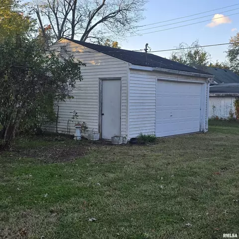 1317 W Cherry St, Herrin, IL 62948 photo 17