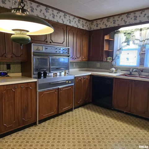 1317 W Cherry St, Herrin, IL 62948 photo 11