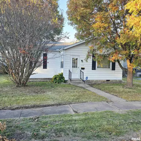 1317 W Cherry St, Herrin, IL 62948