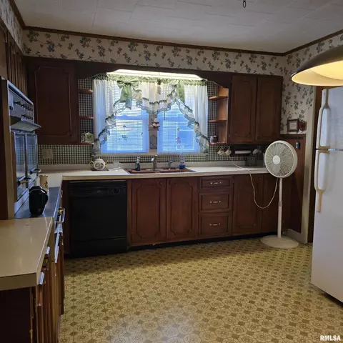 1317 W Cherry St, Herrin, IL 62948 photo 12