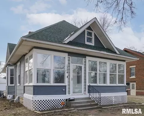 1304 Royal Ave, Pekin, IL 61554